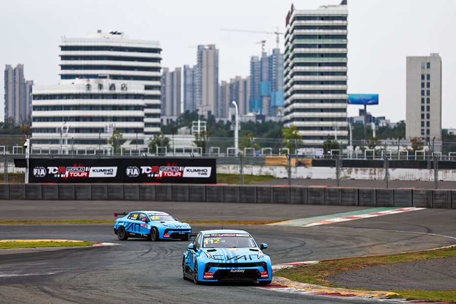 Santiago Urrutia claims pole in tight qualifying at Zhuzhou