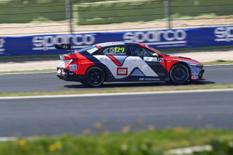 Néstor Girolami and Mikel Azcona top practice at Vallelunga