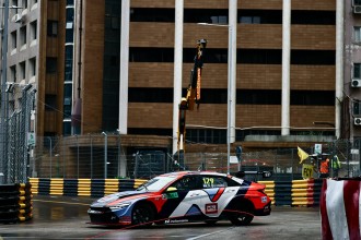 Néstor Girolami sets the fastest lap in Macau’s wet Practice 1